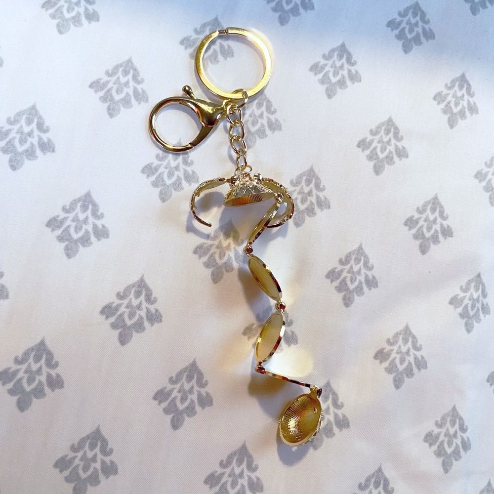 Golden Snitch Multi Photo Locket Keychain Harry Potter Hogwarts Quidditch Gift - Picture 4 of 7